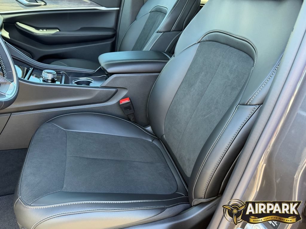 New 2026 Jeep Grand Cherokee Altitude RWD image 18
