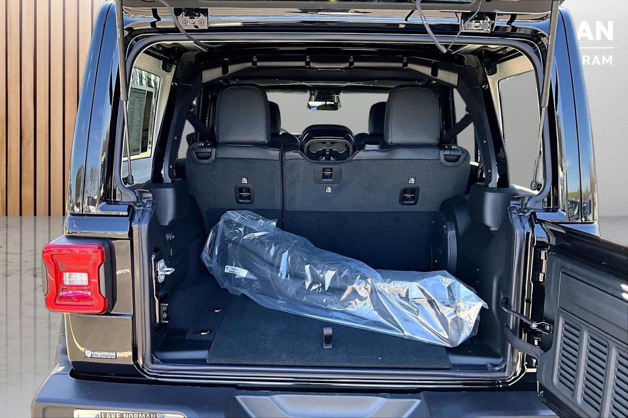 New 2026 Jeep Wrangler Sahara AWD/4WD image 25