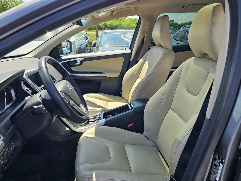 Used 2016 Volvo XC60 T5 Premier w/ Proximity Package AWD/4WD image 3