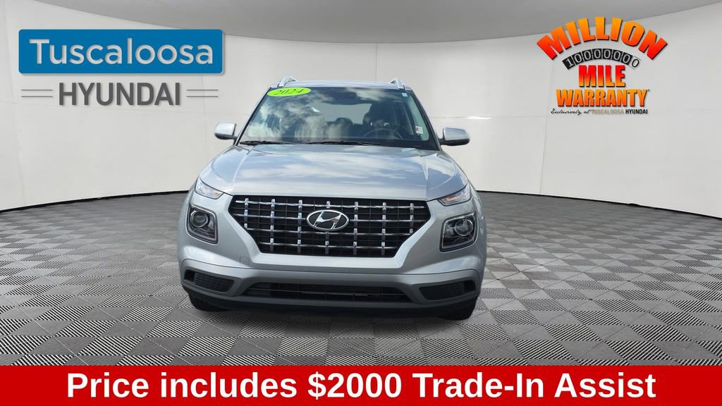Used 2024 Hyundai Venue SEL image 2