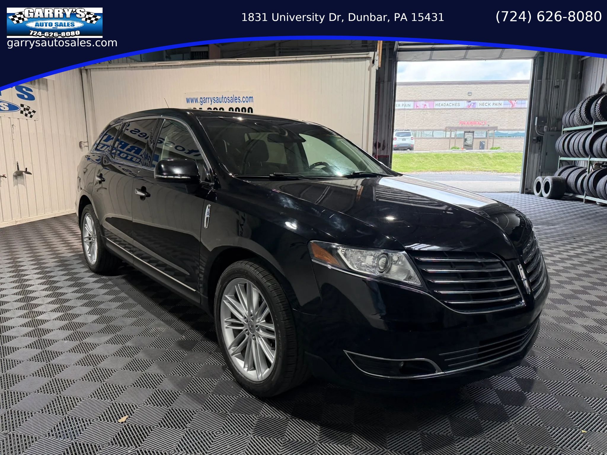 Used 2018 Lincoln MKT AWD image 3
