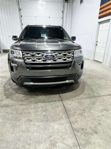 Used 2018 Ford Explorer XLT w/ Equipment Group 202A AWD/4WD image 3