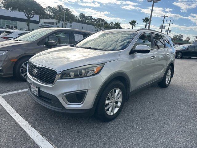 Used 2017 Kia Sorento LX w/ LX Convenience Package image 1