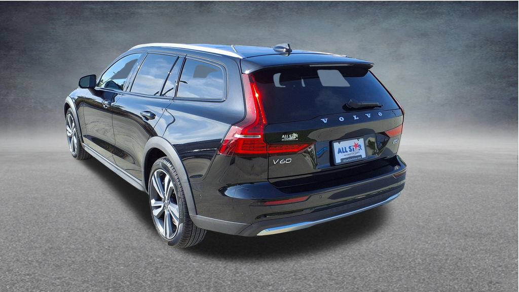 Used 2025 Volvo V60 B5 Cross Country Plus AWD/4WD image 4