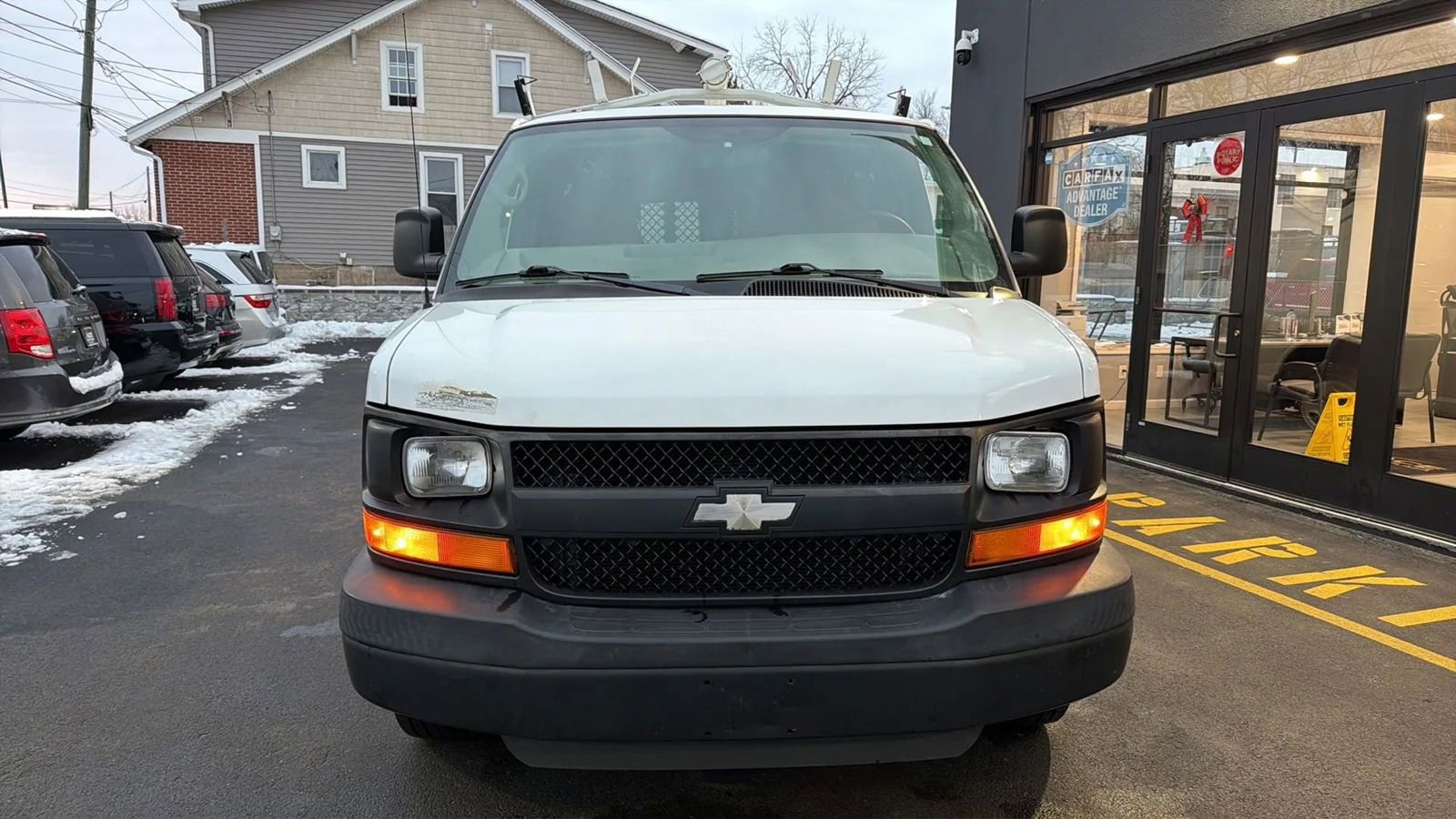 Used 2009 Chevrolet Express 2500 Van 3D image 2