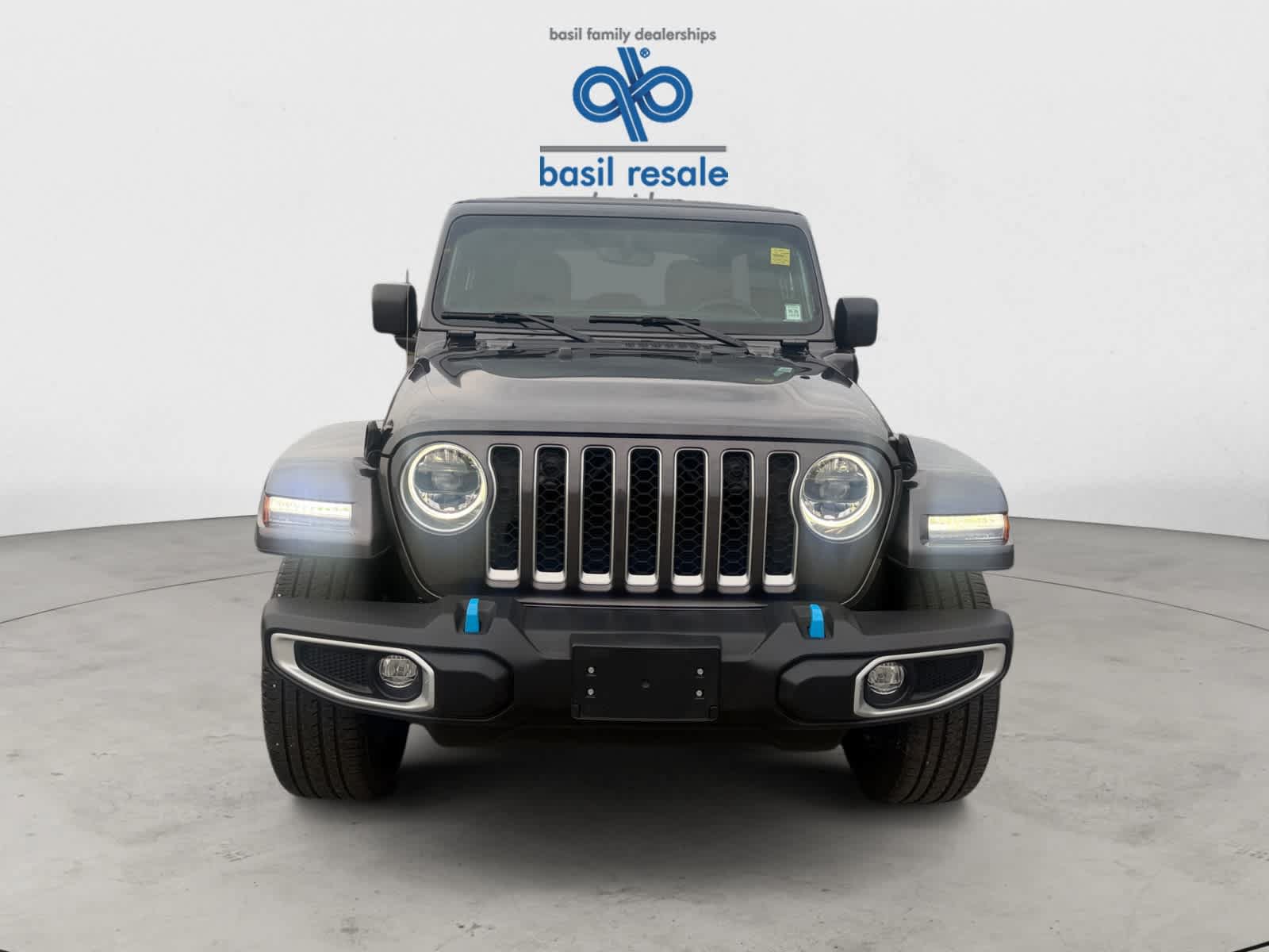 Used 2023 Jeep Wrangler Unlimited Sahara w/ Cold Weather Group AWD/4WD image 9