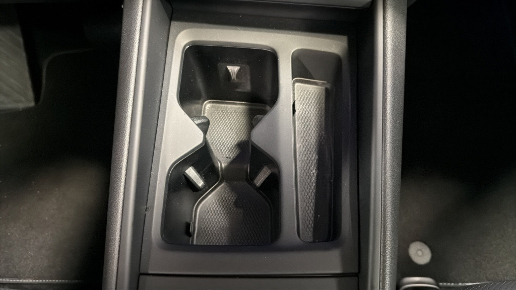 Used 2025 Volkswagen Tiguan SE AWD/4WD image 37