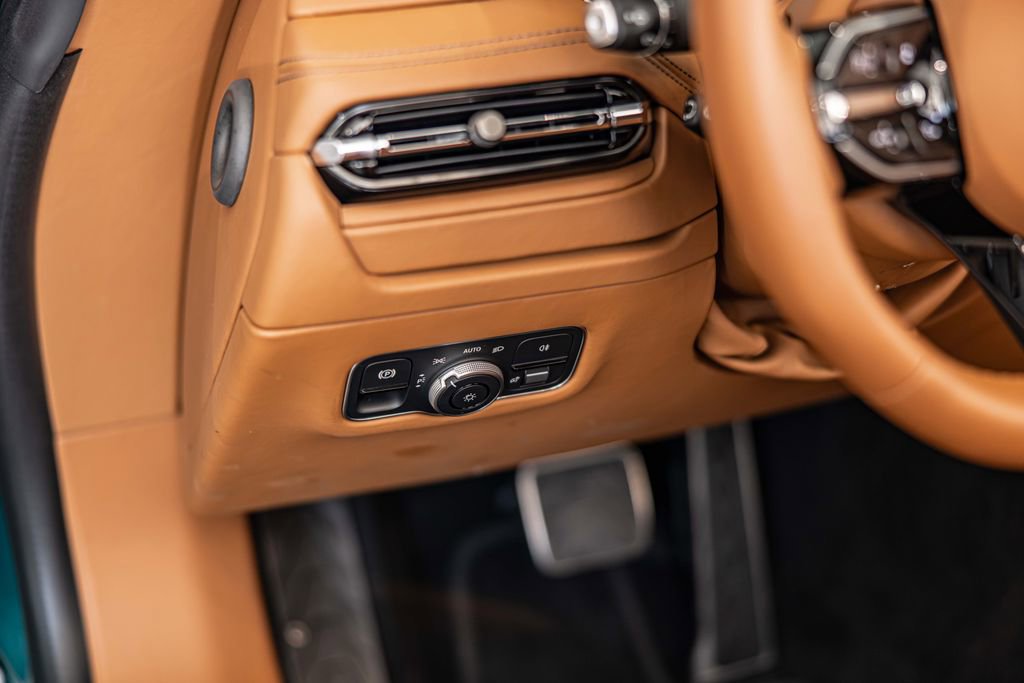 Used 2025 Aston Martin DB12 Convertible image 19