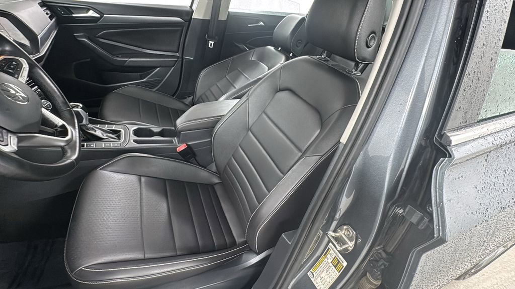 Used 2024 Volkswagen Jetta SE image 10