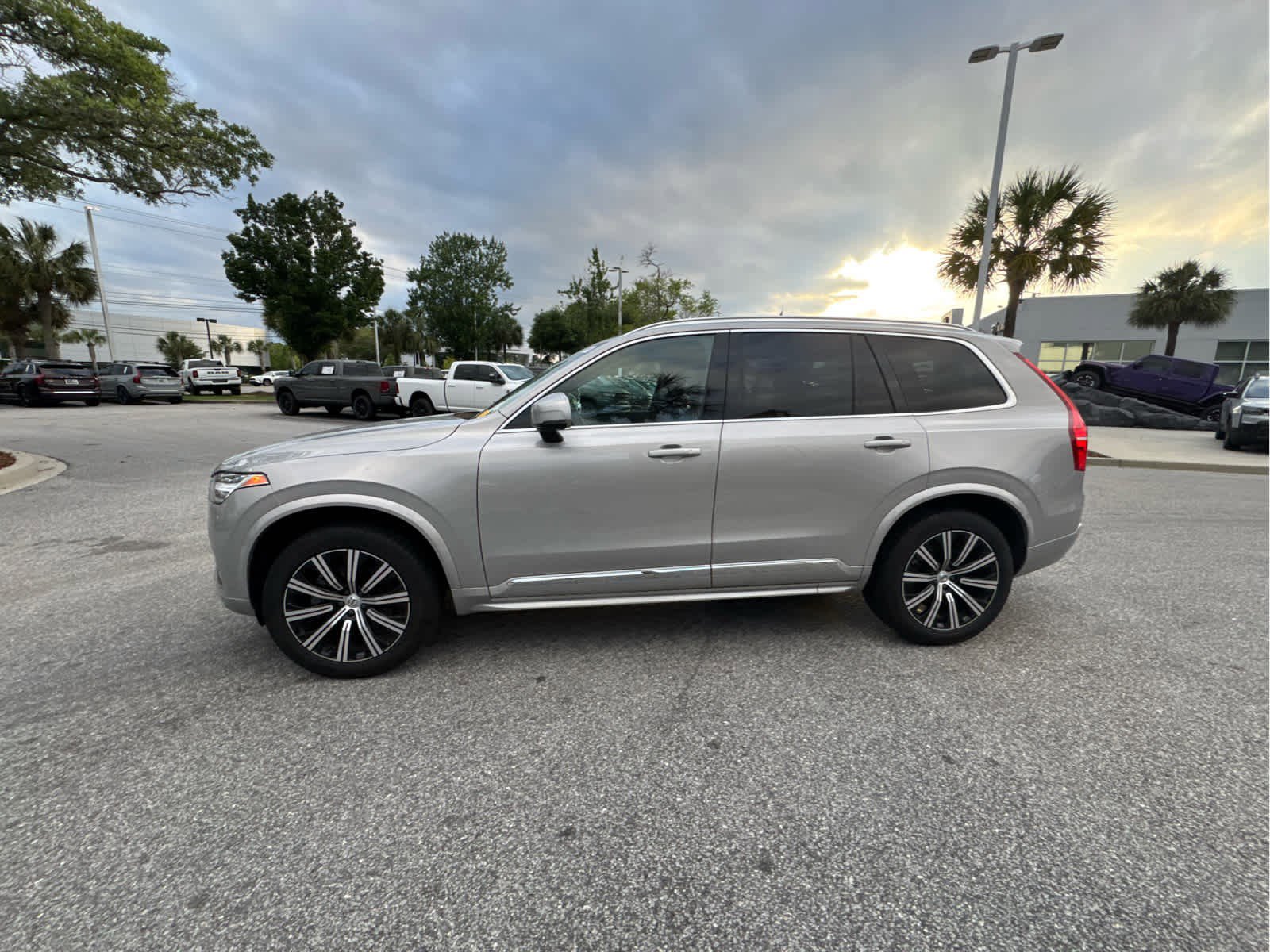 Certified 2025 Volvo XC90 B5 Core AWD/4WD image 13