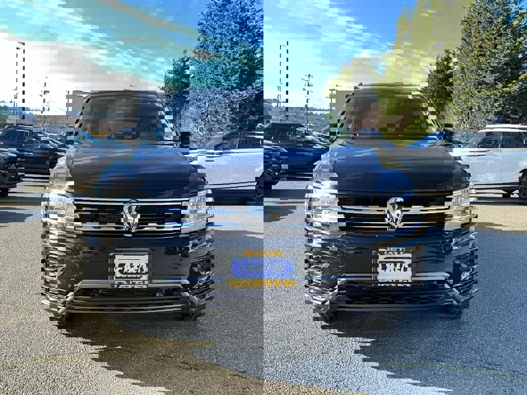 Used 2020 Volkswagen Tiguan SE w/ Panoramic Sunroof Package image 3