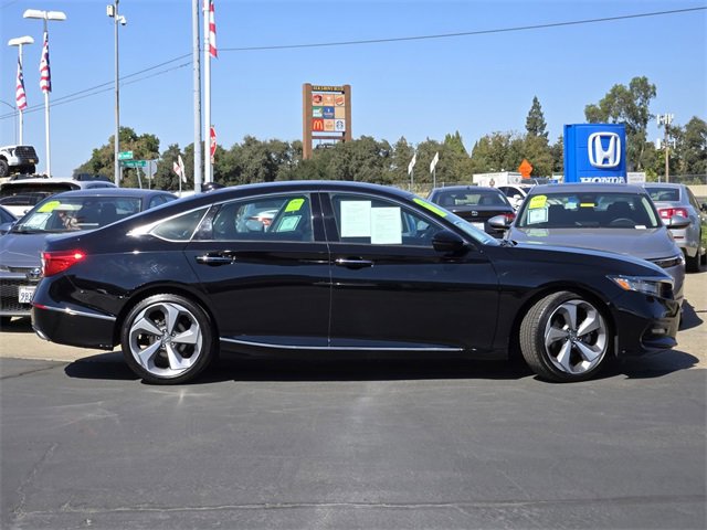 Used 2018 Honda Accord Touring image 3