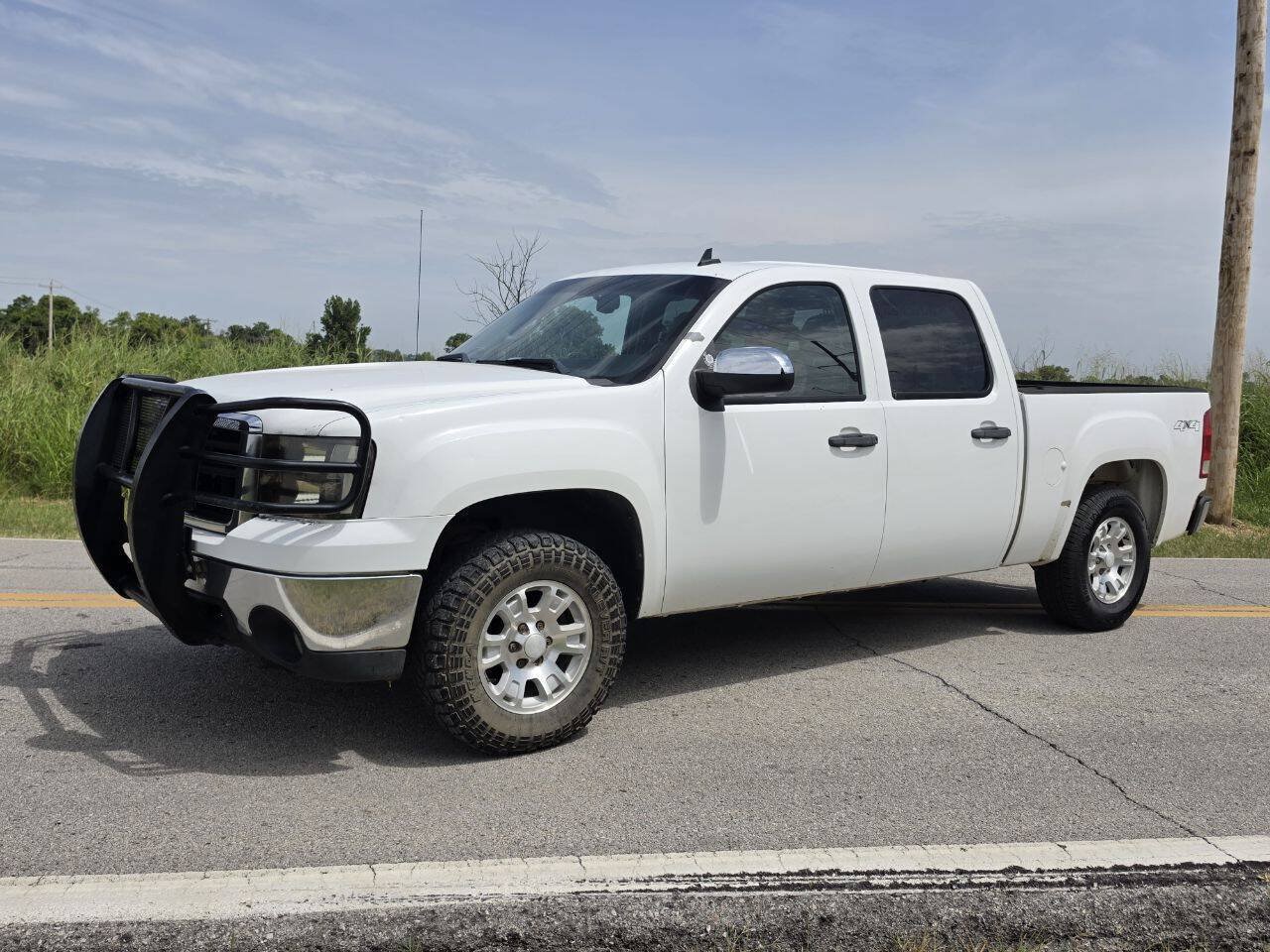 Used 2008 GMC Sierra 1500 SLE w/ Power Pack Plus AWD/4WD image 2