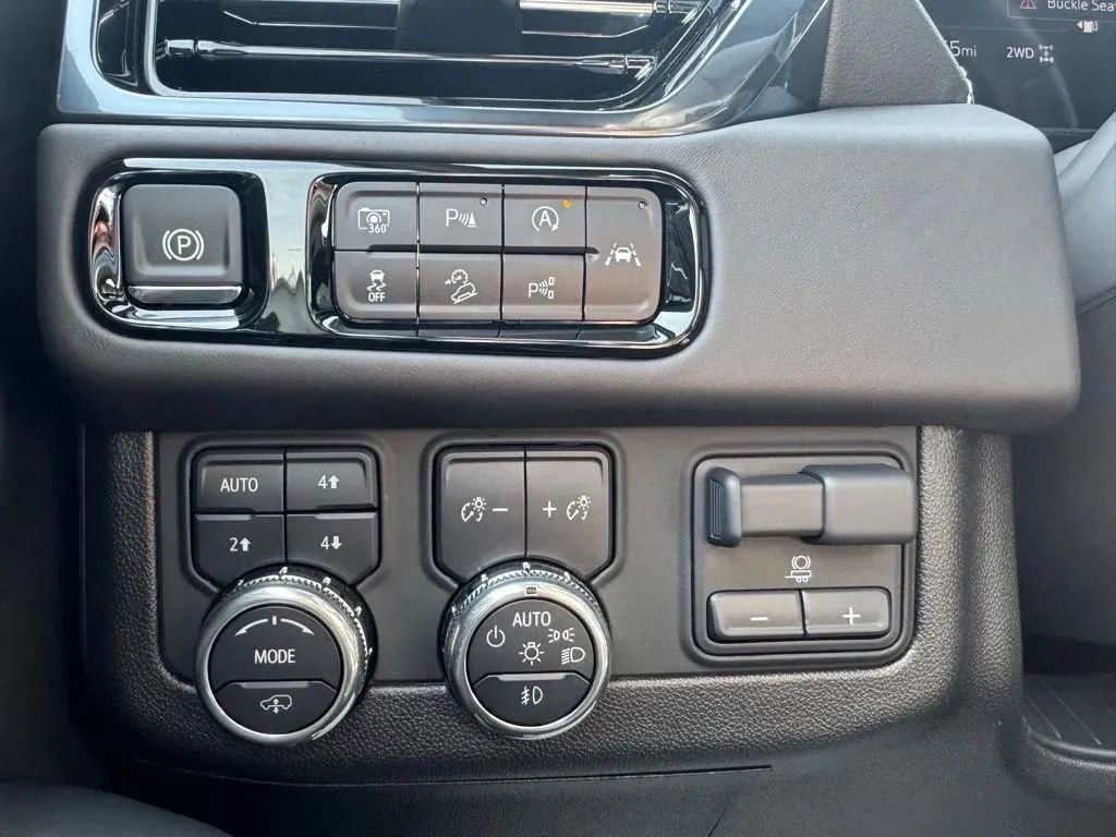 Used 2025 GMC Yukon XL AT4 Ultimate AWD/4WD image 26