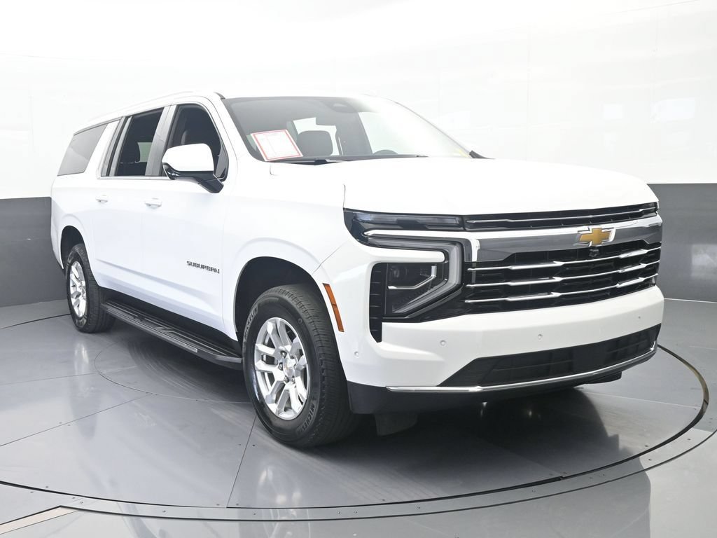 Used 2025 Chevrolet Suburban LT RWD image 9