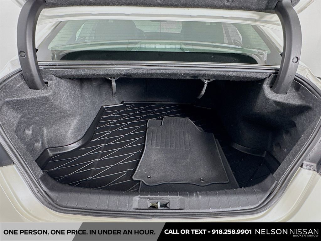 Used 2017 Nissan Maxima Platinum FWD image 27