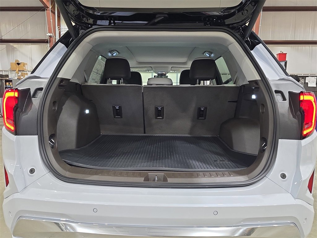 New 2026 GMC Terrain Denali w/ LPO, Black Badging Package image 12