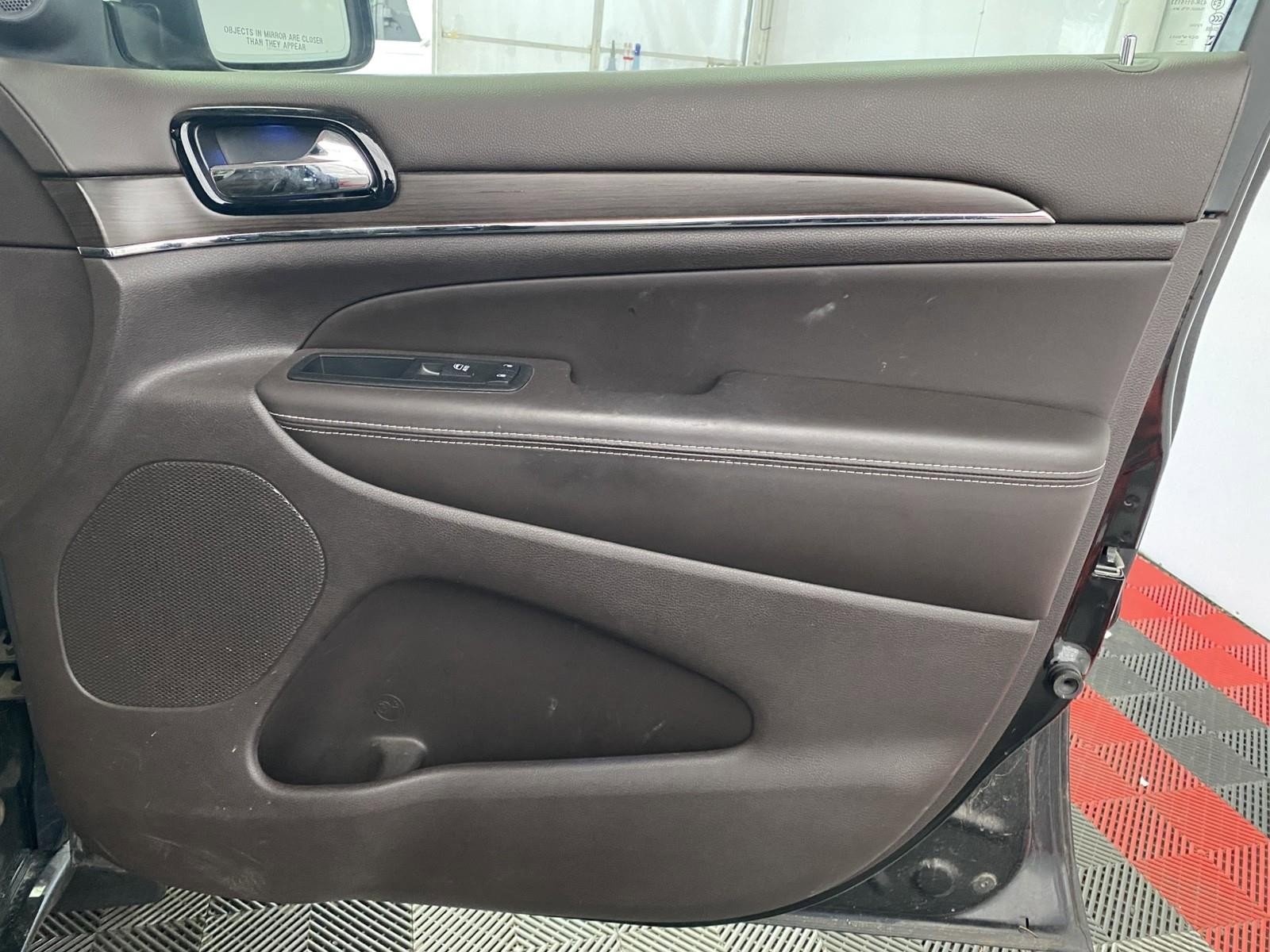 Used 2019 Jeep Grand Cherokee Overland image 6