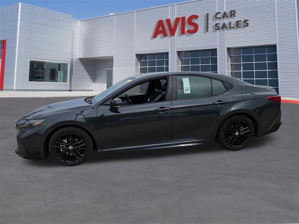 Used 2025 Toyota Camry SE image 2