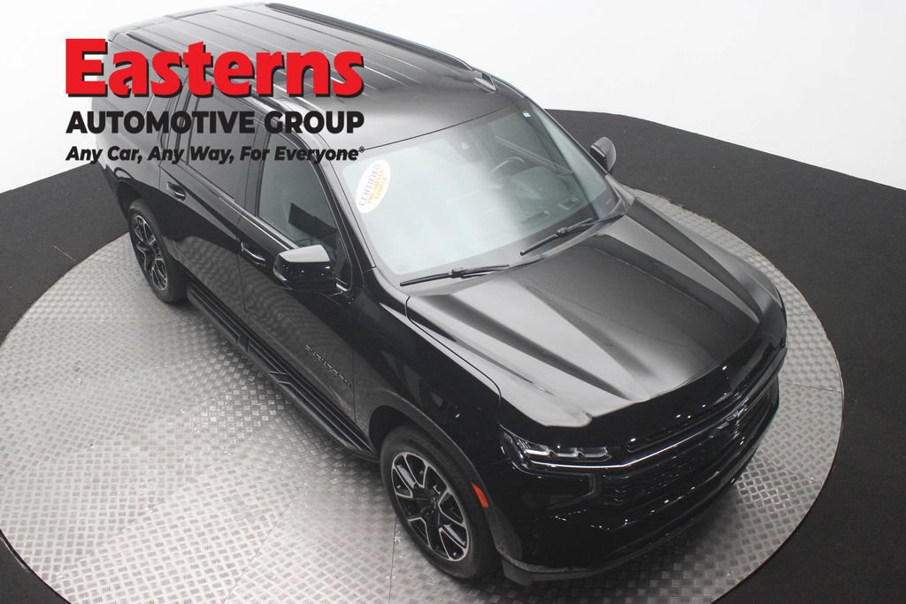 Used 2022 Chevrolet Suburban RST w/ Luxury Package AWD/4WD image 3