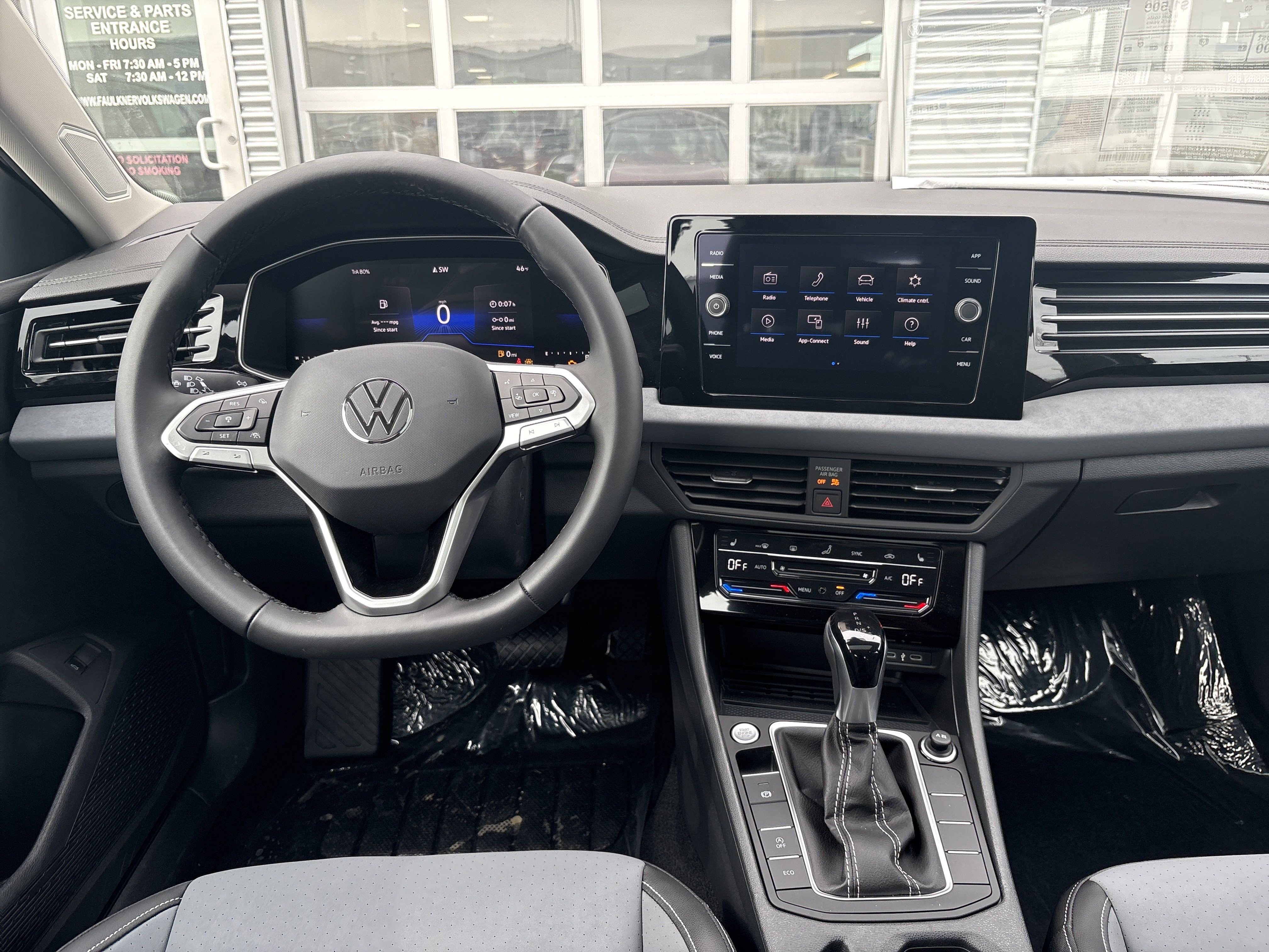 New 2025 Volkswagen Jetta SE image 18
