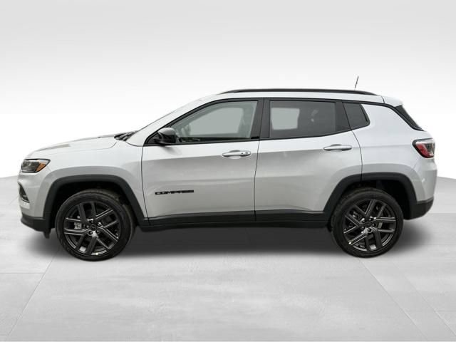 New 2026 Jeep Compass Latitude w/ Sun and Sound Group AWD/4WD image 4