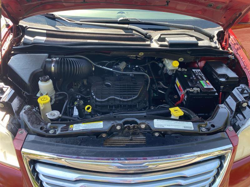 Used 2011 Chrysler Town & Country Touring-L FWD image 7