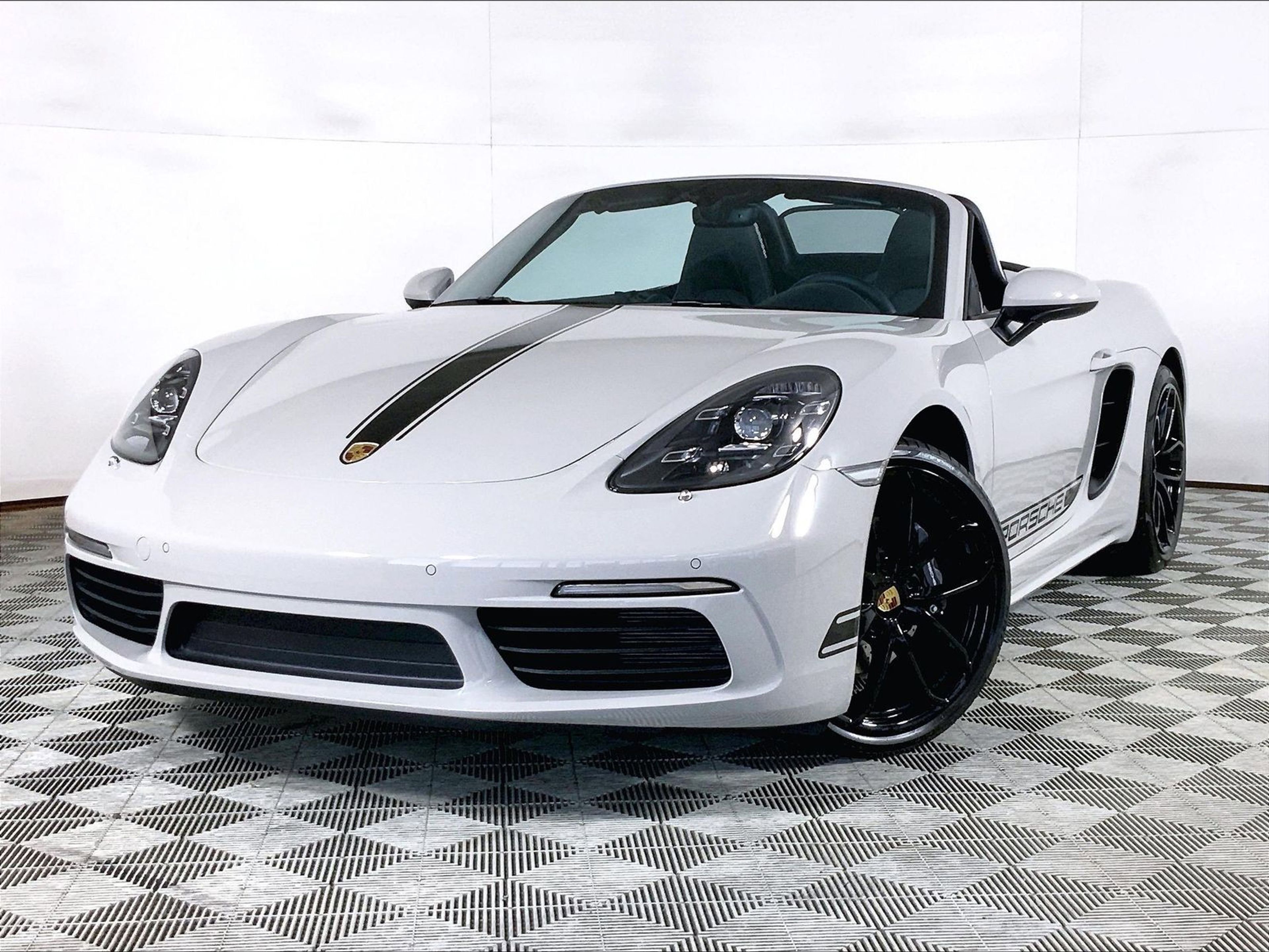 Used 2024 Porsche 718 Boxster RWD image 1