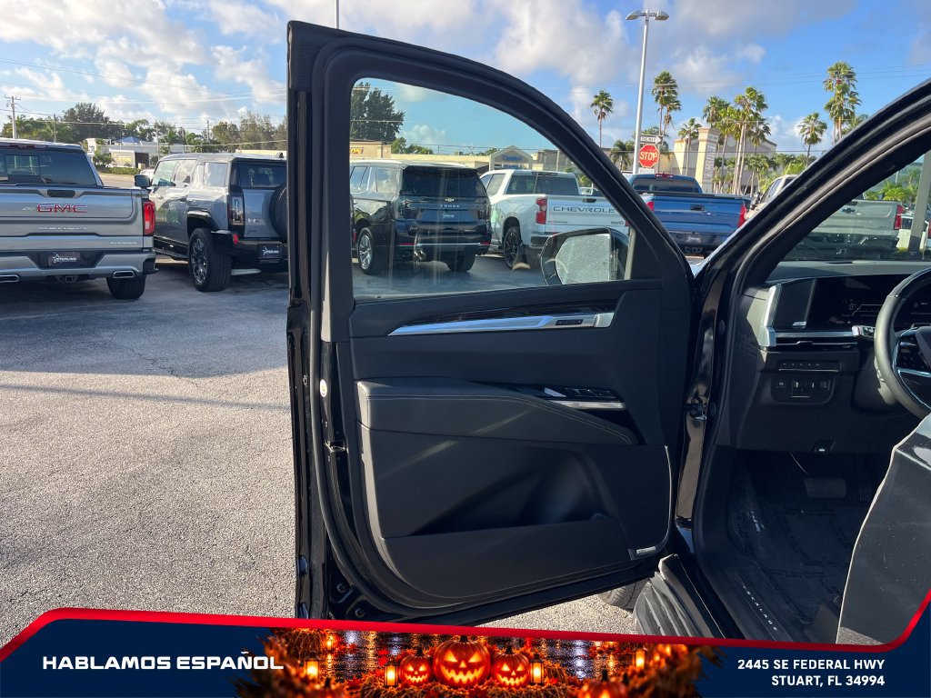 Used 2025 Cadillac Escalade Premium Luxury AWD/4WD image 12