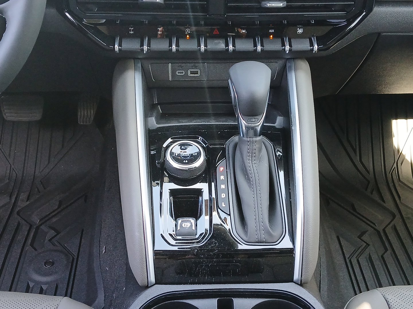 New 2026 Chevrolet Colorado ZR2 w/ Technology Package image 13