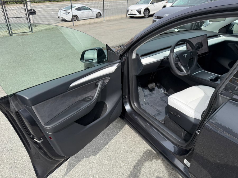 Used 2024 Tesla Model Y Long Range image 9