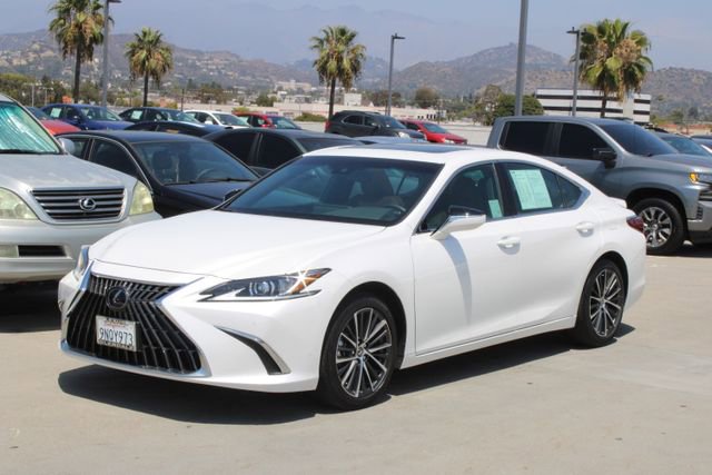 Certified 2024 Lexus ES 300h w/ Premium Package FWD image 3