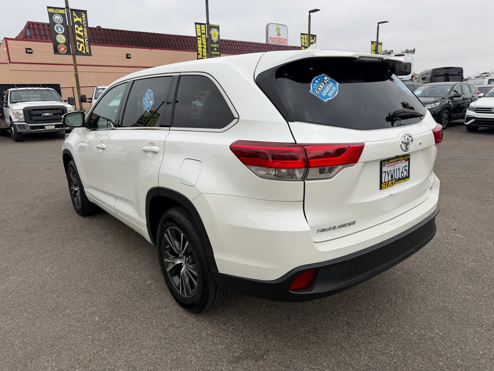 Used 2017 Toyota Highlander Plus w/ Carpet Mat Package FWD image 5