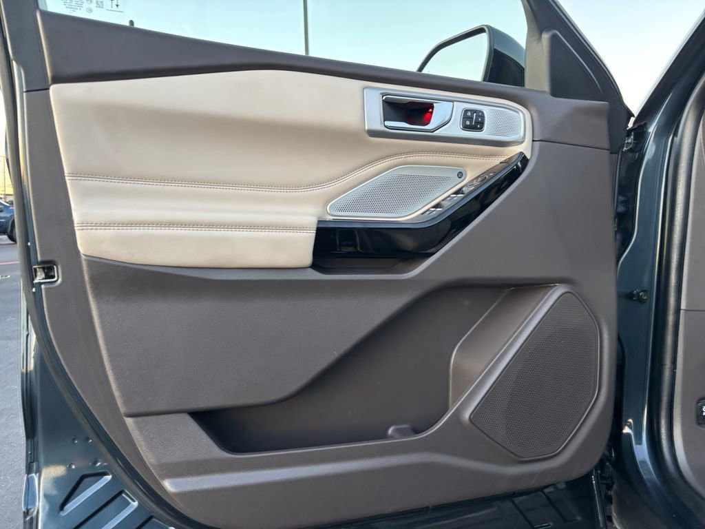 Used 2022 Ford Explorer Platinum w/ Equipment Group 601A image 23