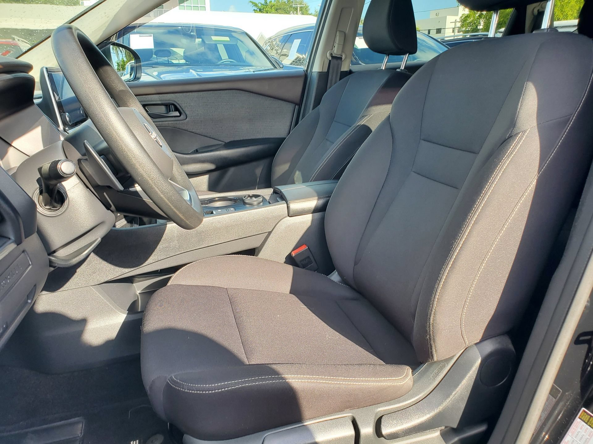 Used 2023 Nissan Rogue S AWD/4WD image 19