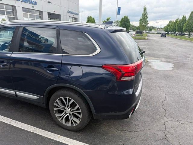 Used 2017 Mitsubishi Outlander SE AWD/4WD image 13