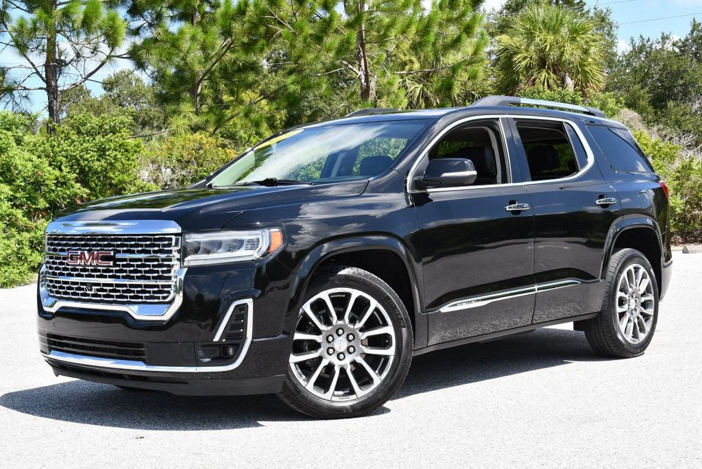 Used 2021 GMC Acadia Denali w/ Denali Technology Package FWD image 2