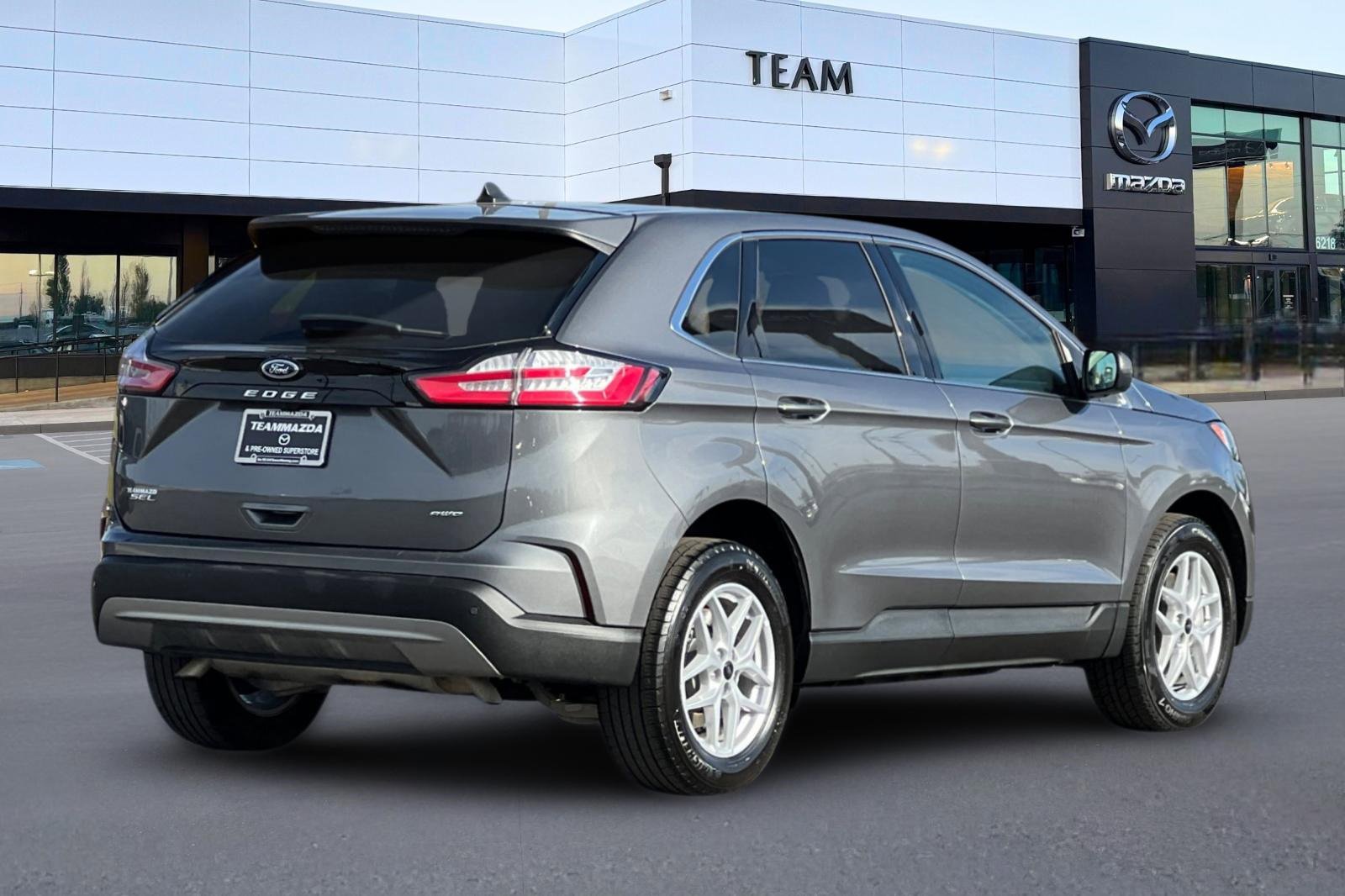 Used 2024 Ford Edge SEL image 4