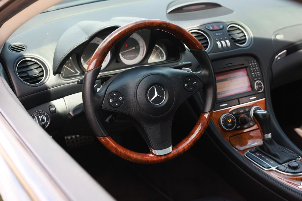 Used 2009 Mercedes-Benz SL 550 w/ Premium I Pkg image 32