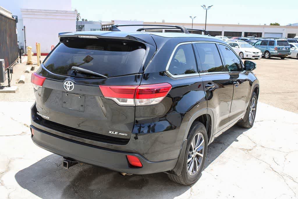 Used 2017 Toyota Highlander XLE AWD/4WD image 9