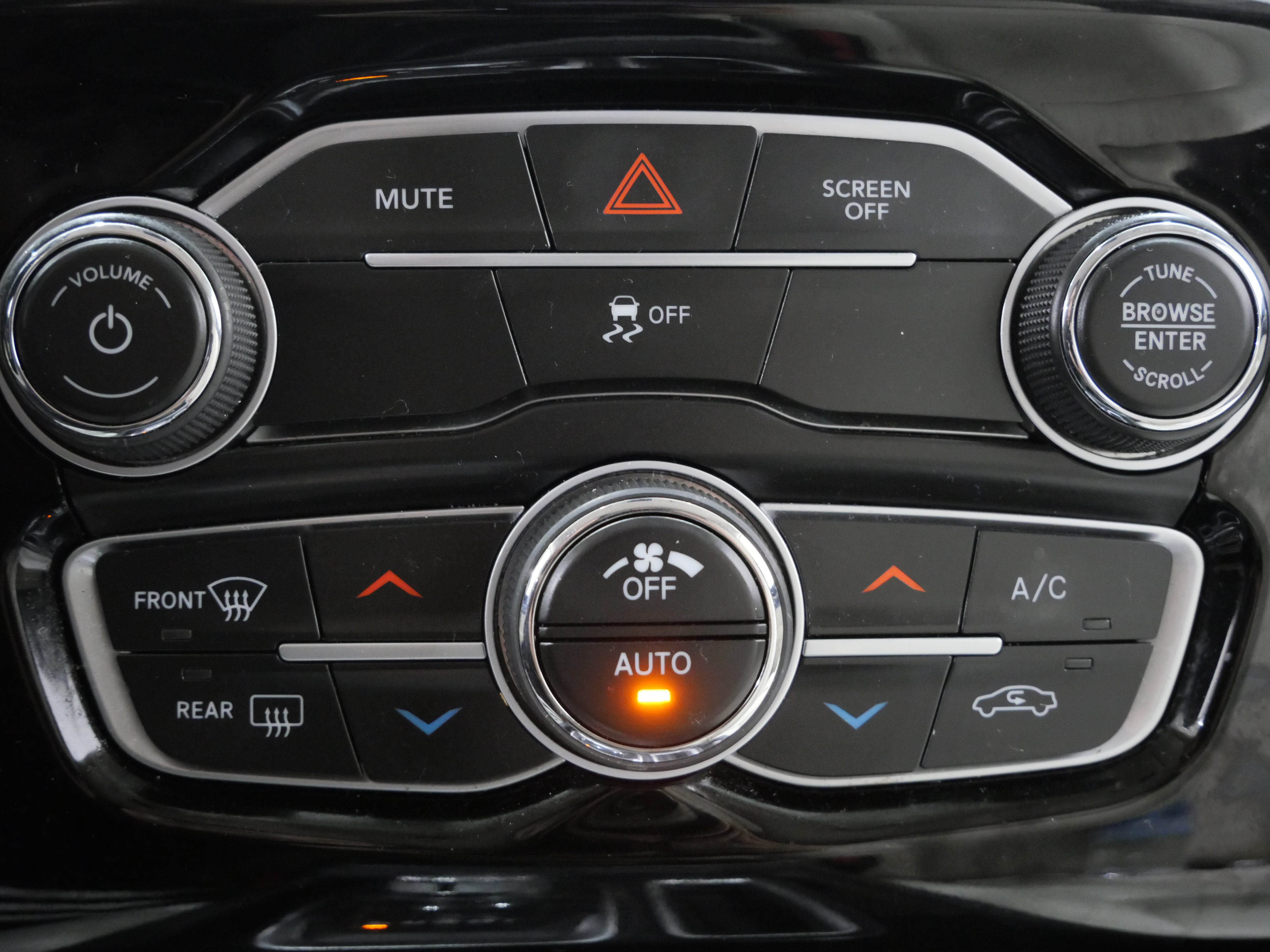 Used 2023 Chrysler 300 Touring RWD image 16