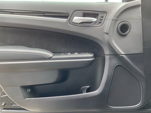 Used 2023 Chrysler 300 C image 10