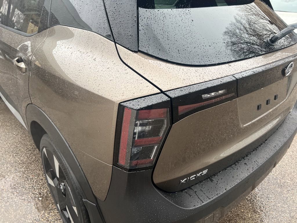 Certified 2025 Nissan Kicks SR AWD/4WD image 33
