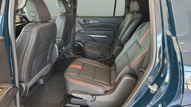 New 2027 Chevrolet Traverse RS w/ LPO, Floor Liner Package AWD/4WD image 15