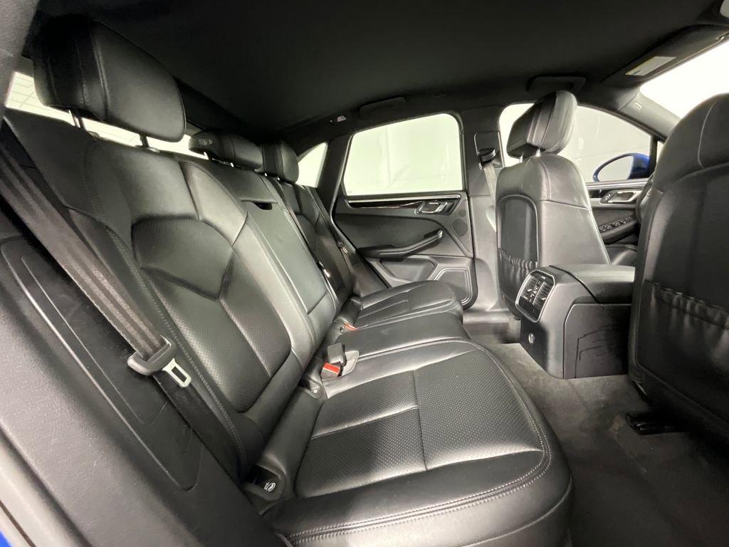 Used 2018 Porsche Macan AWD/4WD image 23