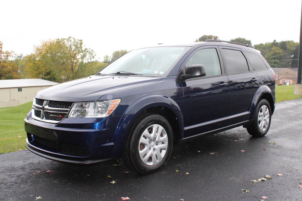 Used 2019 Dodge Journey SE FWD image 3