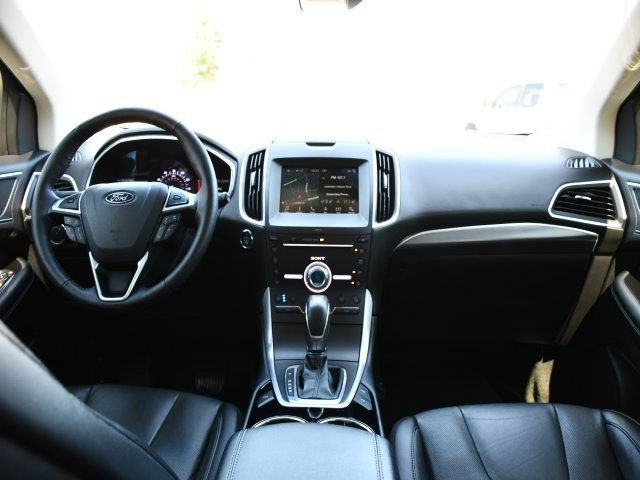 Used 2018 Ford Edge Titanium w/ Equipment Group 302A AWD/4WD image 24