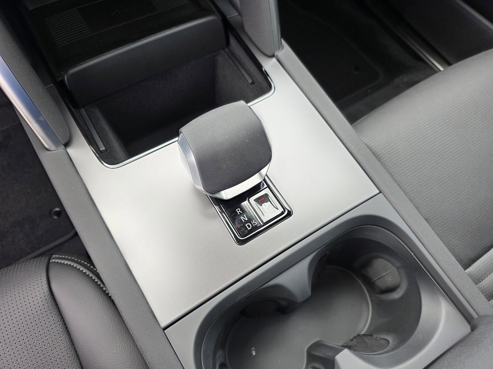 New 2026 Land Rover Discovery Sport Landmark AWD/4WD image 17