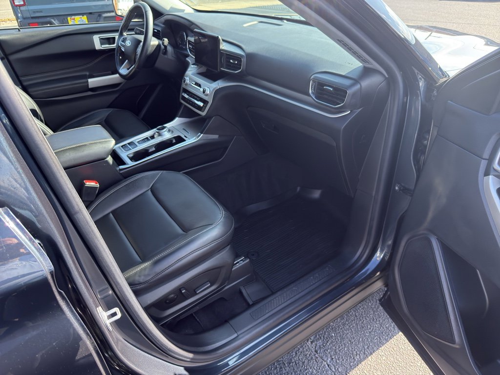 Used 2022 Ford Explorer XLT w/ Equipment Group 202A image 34