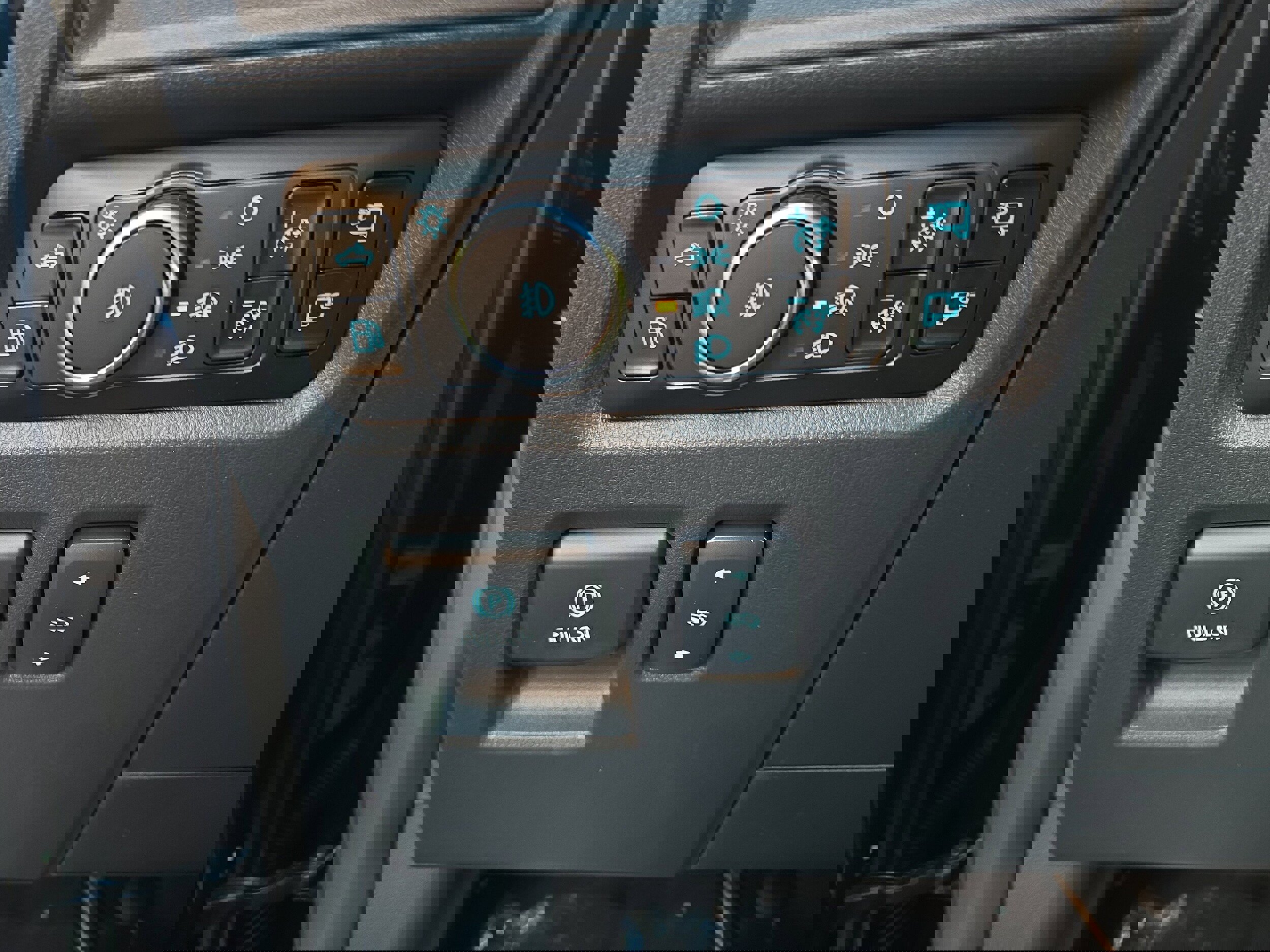 New 2025 Ford F150 Lariat image 38